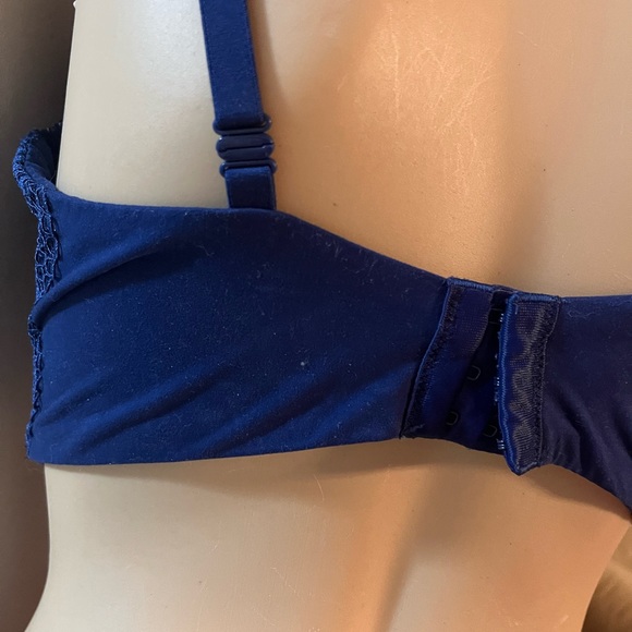 Awesome VS bra used but in great condition - Picture 5 of 8